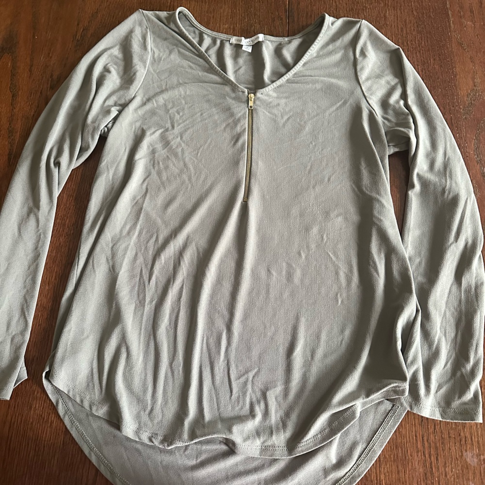 Women’s top green envelope size medium